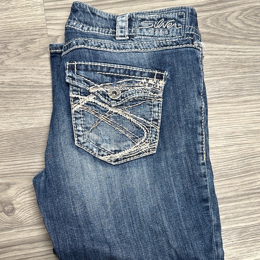 Silver Jeans Women's Classic Blue Denim capris